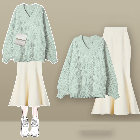 グリーン/セーター+アイボリー/スカート