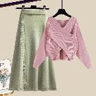 ピンクセーター＋グリーンスカート