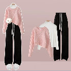 セーター/ピンク+カットソー/ホワイト+カジュアルパンツ/ブラック
