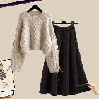 アプリコットセーター+ブラックスカート