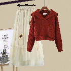 レッドセーター+ホワイトスカート