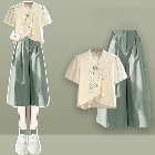 アイボリーシャツ+グリーンスカート